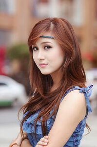 Sắc đẹp nghiêng thành tiểu thư hứa